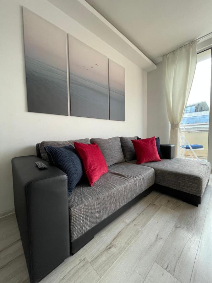 Aleje Jerozolimskie: Central Warsaw Stay with Free Parking Exterior photo