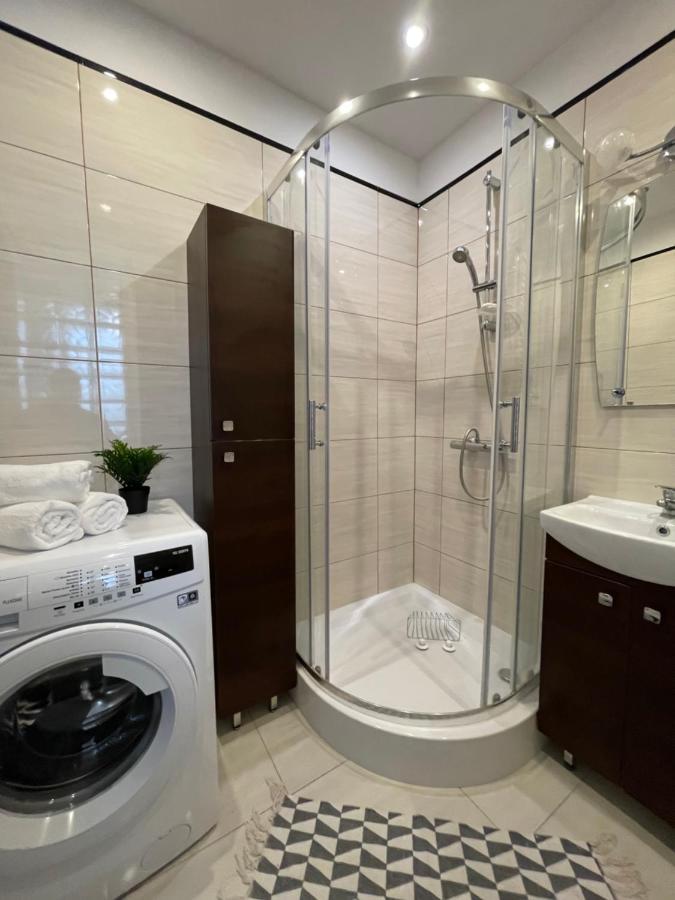 Aleje Jerozolimskie: Central Warsaw Stay with Free Parking Exterior photo